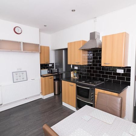 Entire House - 2 Bedroom - 3 Bed - Free Wifi - Tv Clayton-le-Moors Экстерьер фото