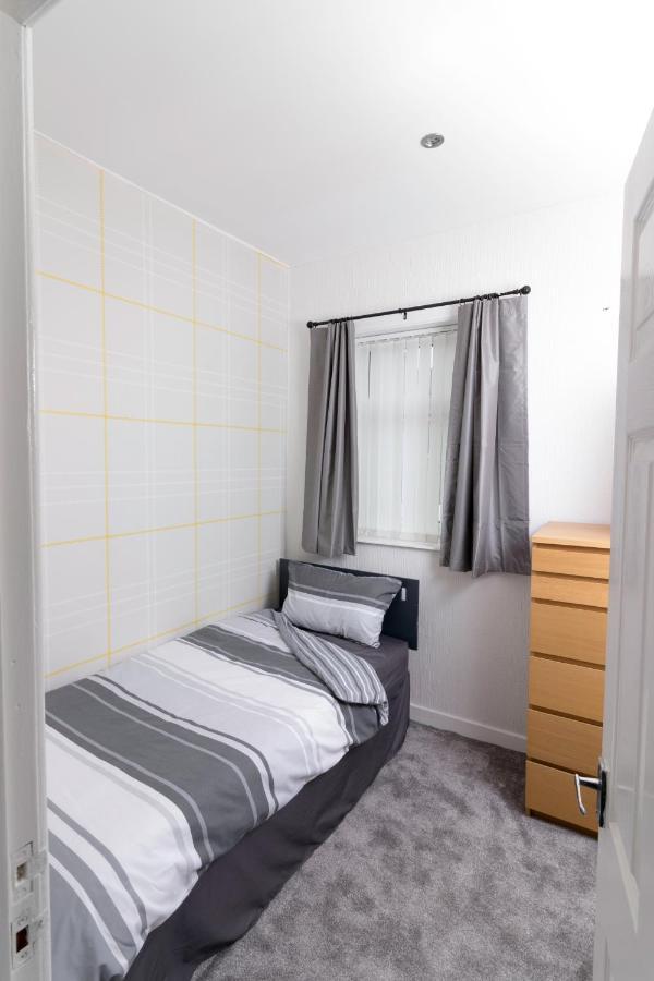Entire House - 2 Bedroom - 3 Bed - Free Wifi - Tv Clayton-le-Moors Экстерьер фото